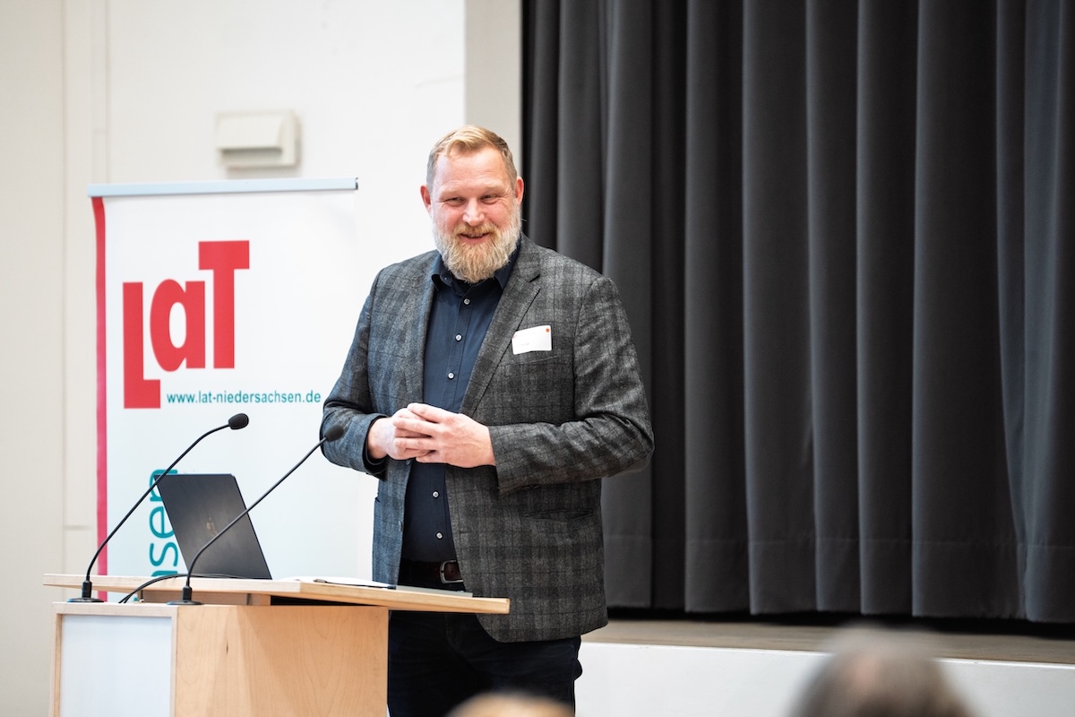 1_02_LAT_Fachtag_Extrem_2025_Ulf-Prange_MdL_Faktotum-Medienproduktion-Kopie