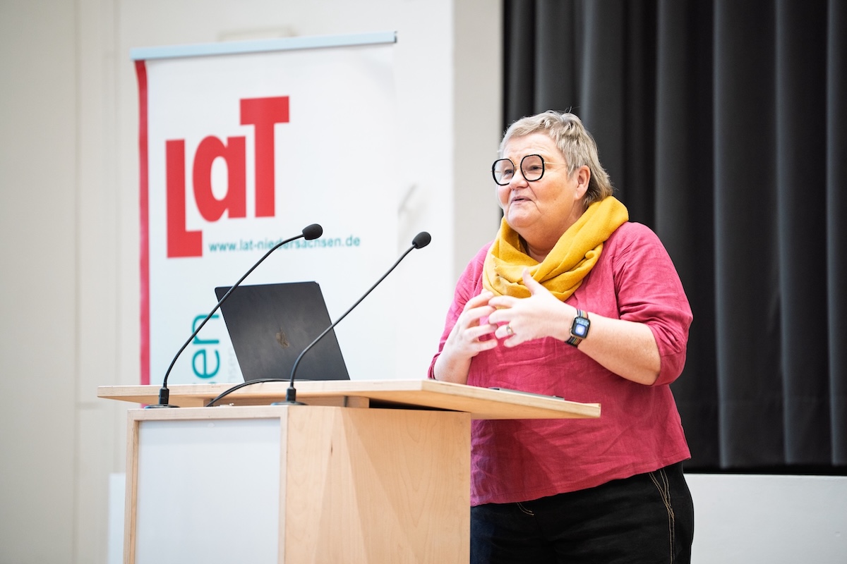 1_03_LAT_Fachtag_Extrem_2025_Eva-Viehoff_585_Faktotum-Medienproduktion-Kopie