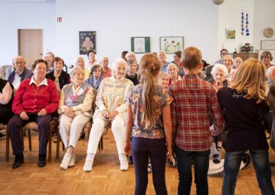 LaT-Projekt: Generationen verbinden durch Theater – Pflegekräfte stärken